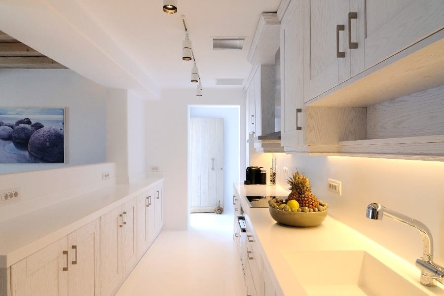 luxury villas - kitchen in white
