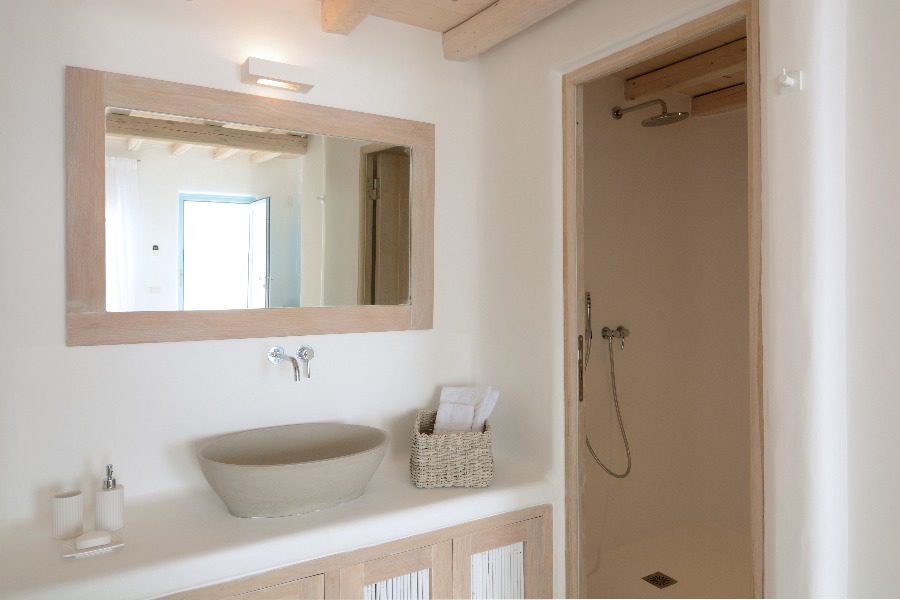 luxury villas - bathroom with sink
