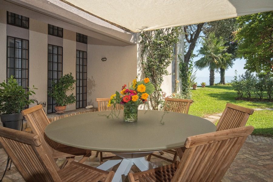 luxury villas - outside dining area with table and chairs