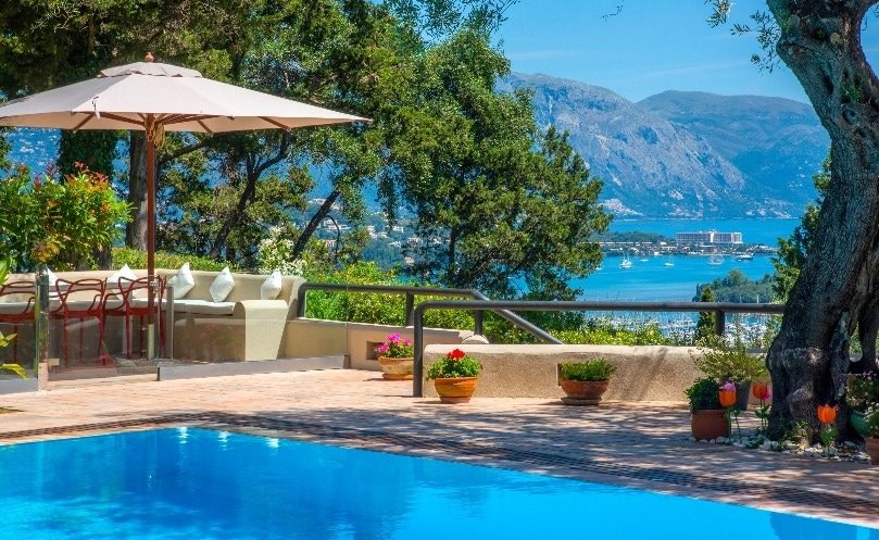 luxury villas - pool with beautiful sea view