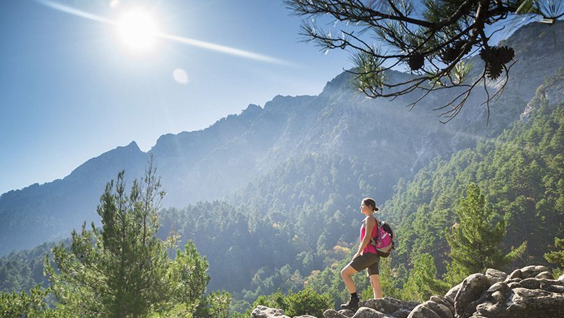 luxury experiences - women hiking