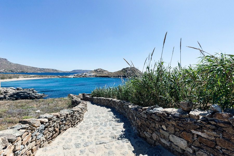 luxury villas - path with stone walls to the beach
