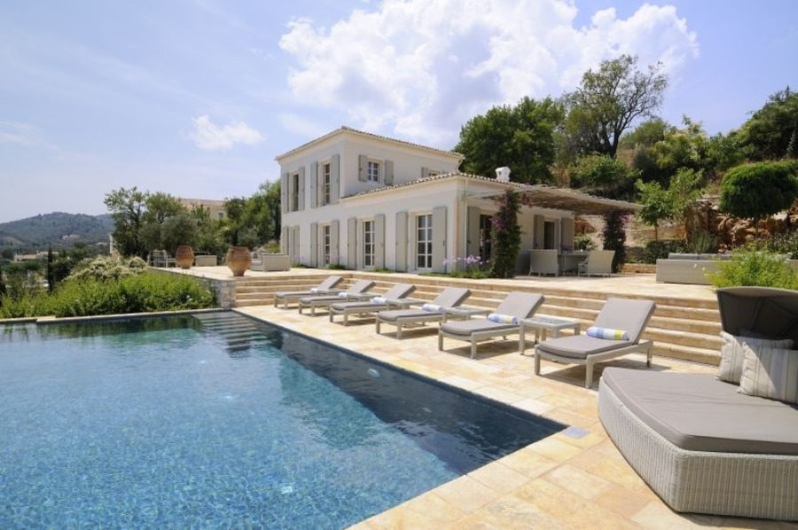luxury villas - pool with sea view