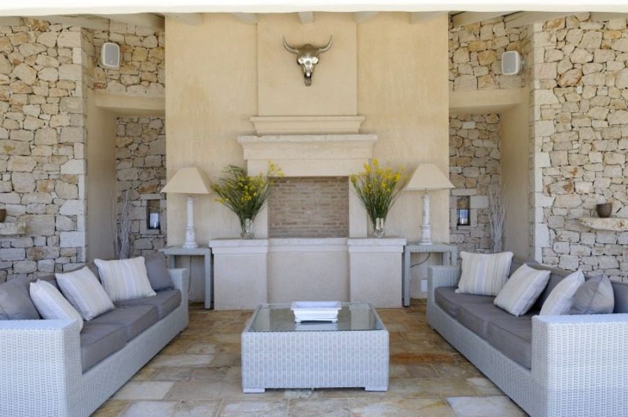 luxury villas - beautiful outside lounge with sofabeds and pillows