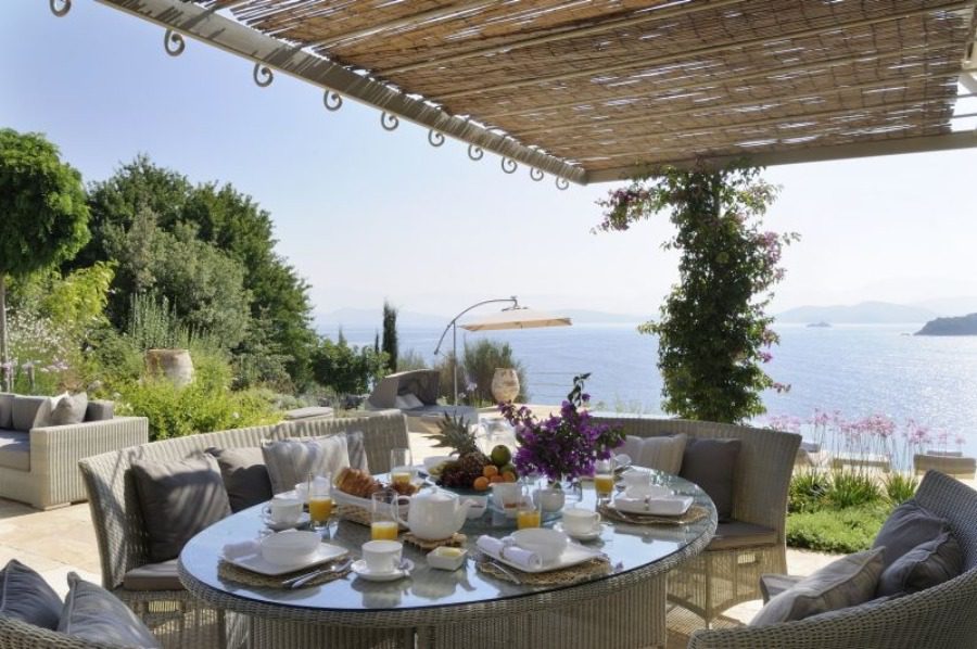 luxury villas - outside dining table set up with sea view