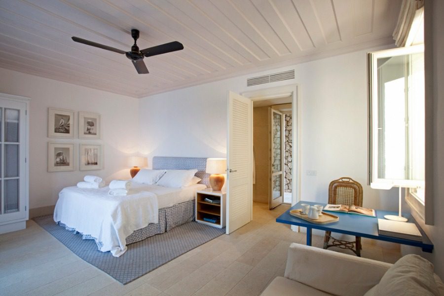 luxury villas - bedroom with double bed and towels