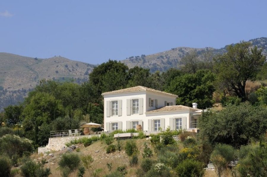 luxury villas - view of villa in the mountains