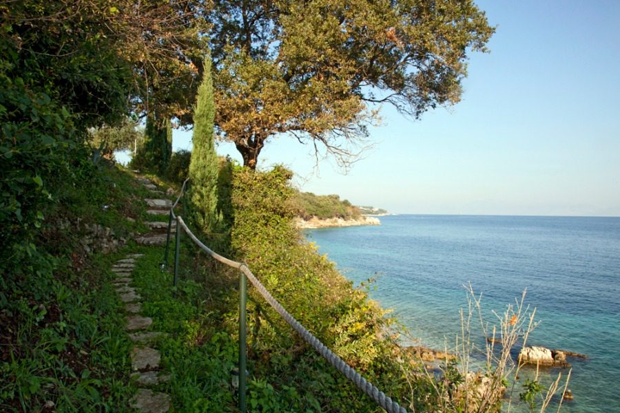 luxury villas - walkway at the sea