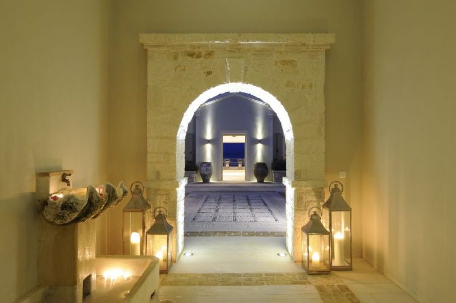 luxury villas - beautiful entrance with archway and lanterns