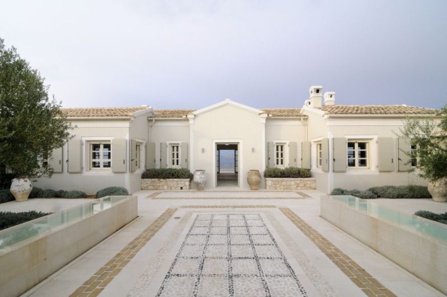 luxury villas - impressive entrance of beautiful villa