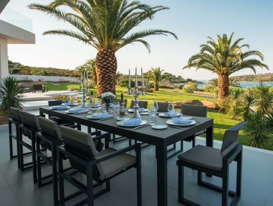 luxury villas - outside dining area with beautiful set up table