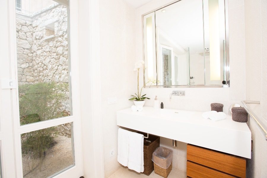 luxury villas - bathroom with white sink and mirror