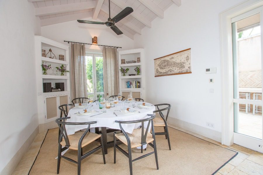 luxury villas - dining table