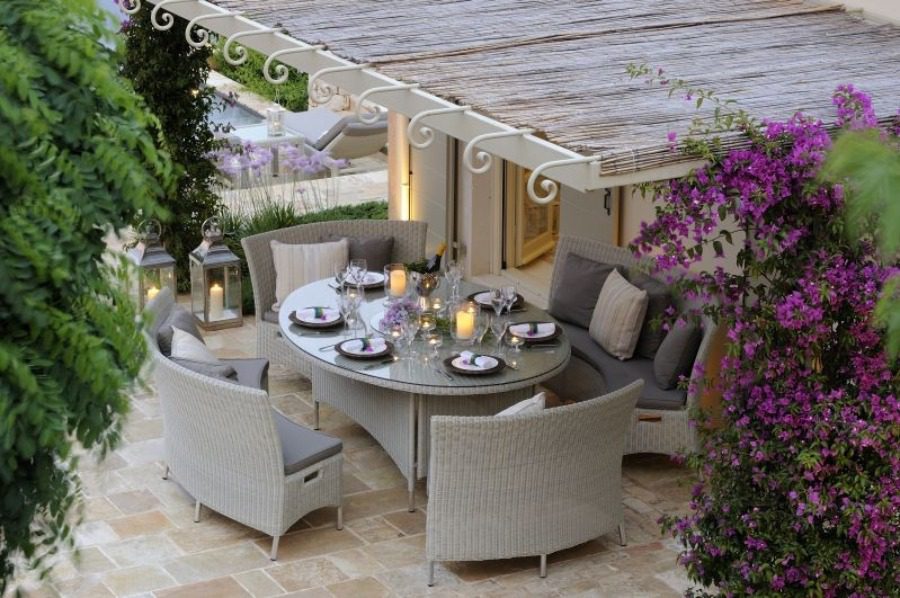 luxury villas - outside patio with dining table set up