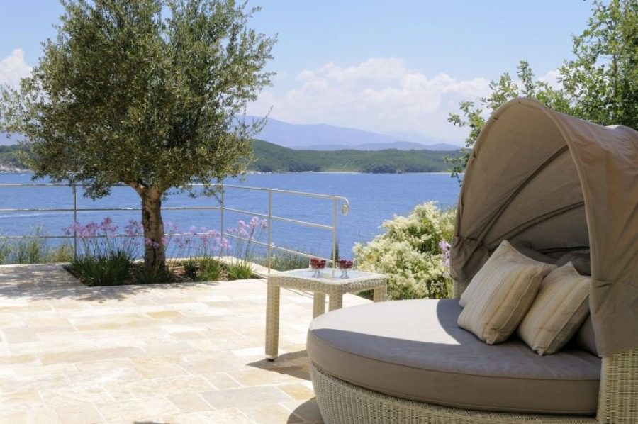 luxury villas - outside relaxing lounge bed