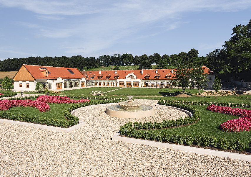 luxury villas - beautiful castle garden with imposing villa