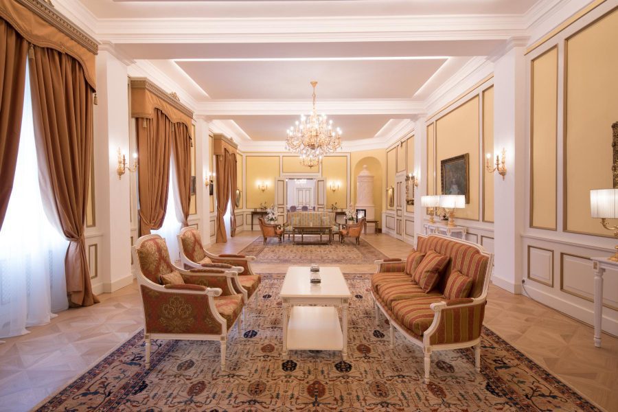 luxury villas - large luxurious living room