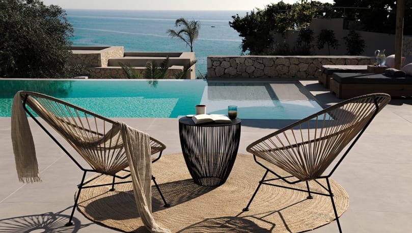 luxury villas - 2 chairs in front of the pool and with sea in the back