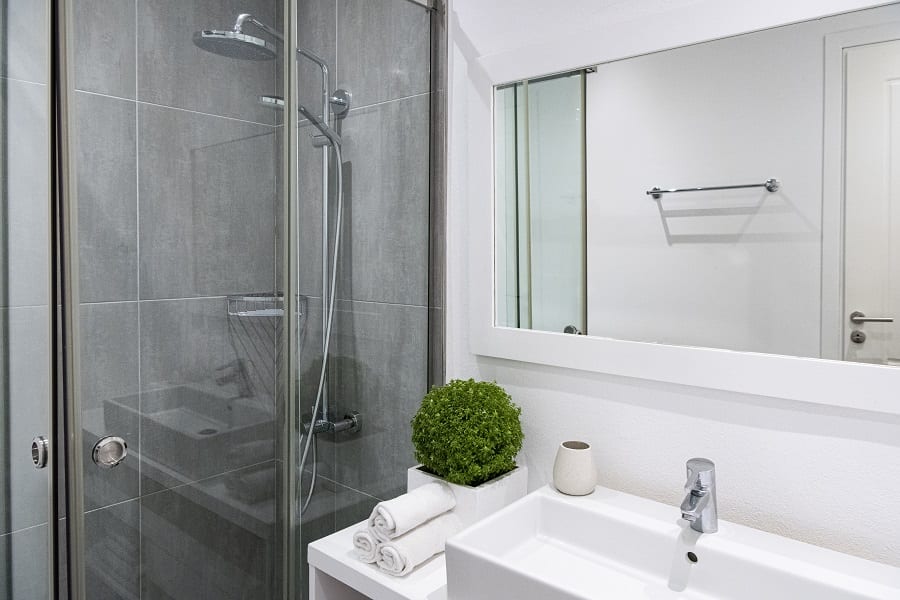luxury villas - bathroom with shower