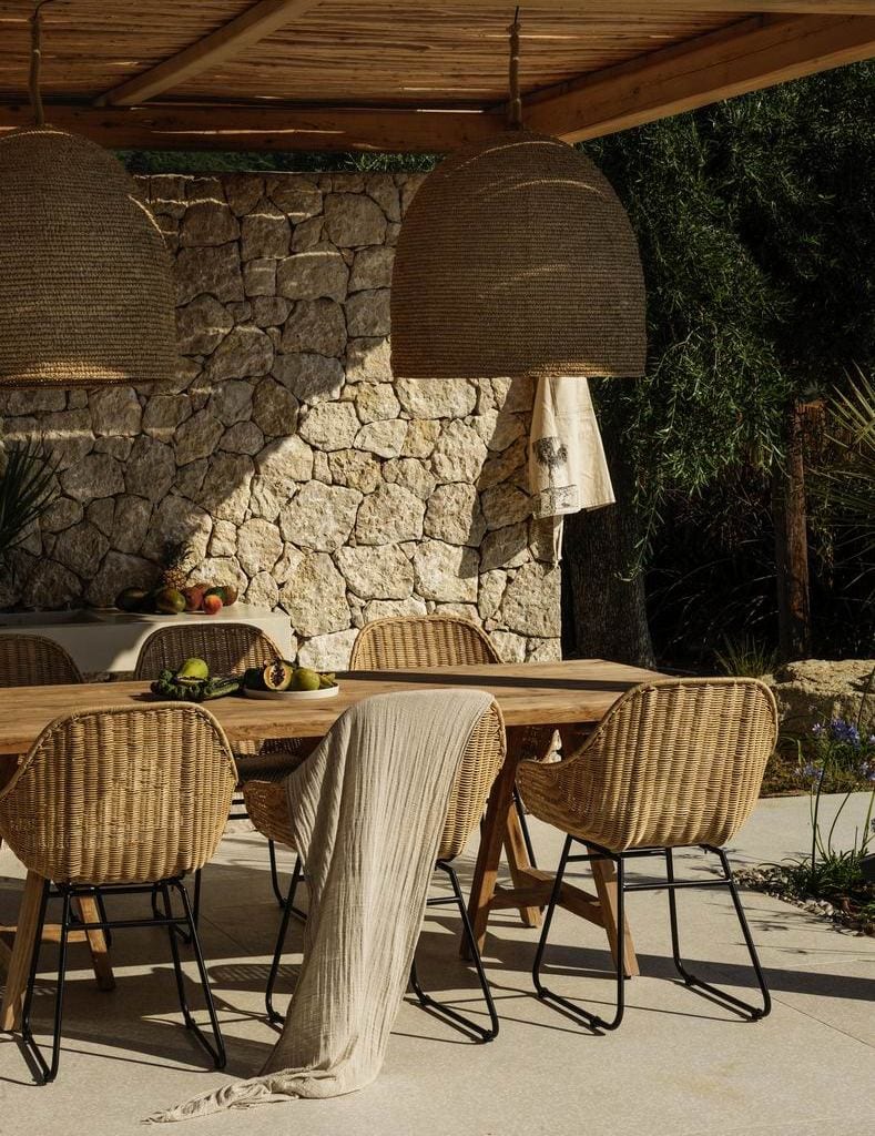 luxury villas - outside dining table