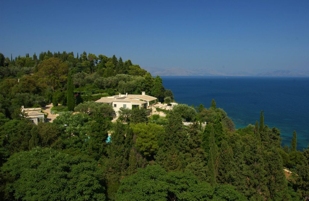 luxury villas - villa with pool in beautiful green surrounding and sea view