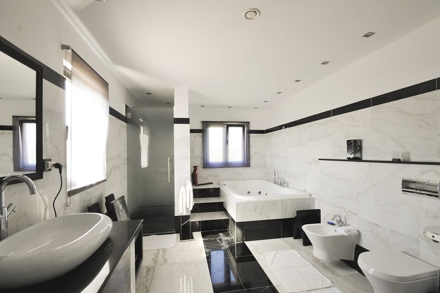 luxury villas - large bathroom with bath tub