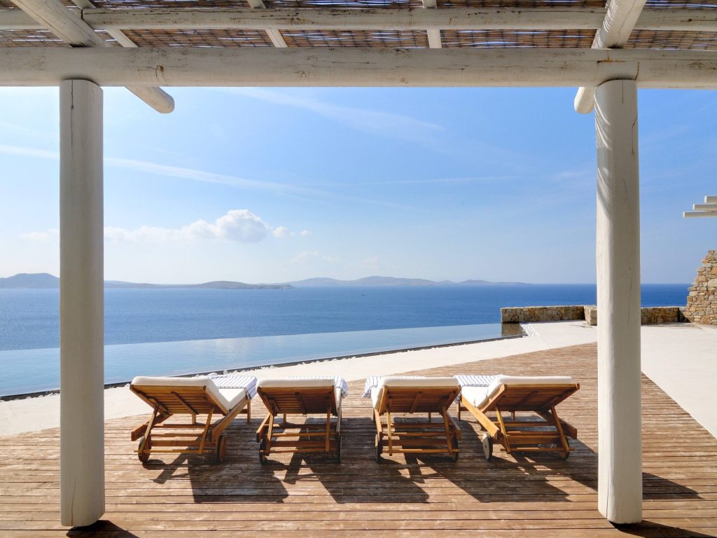 luxury villas - sunbeds with infinity pool and seaview